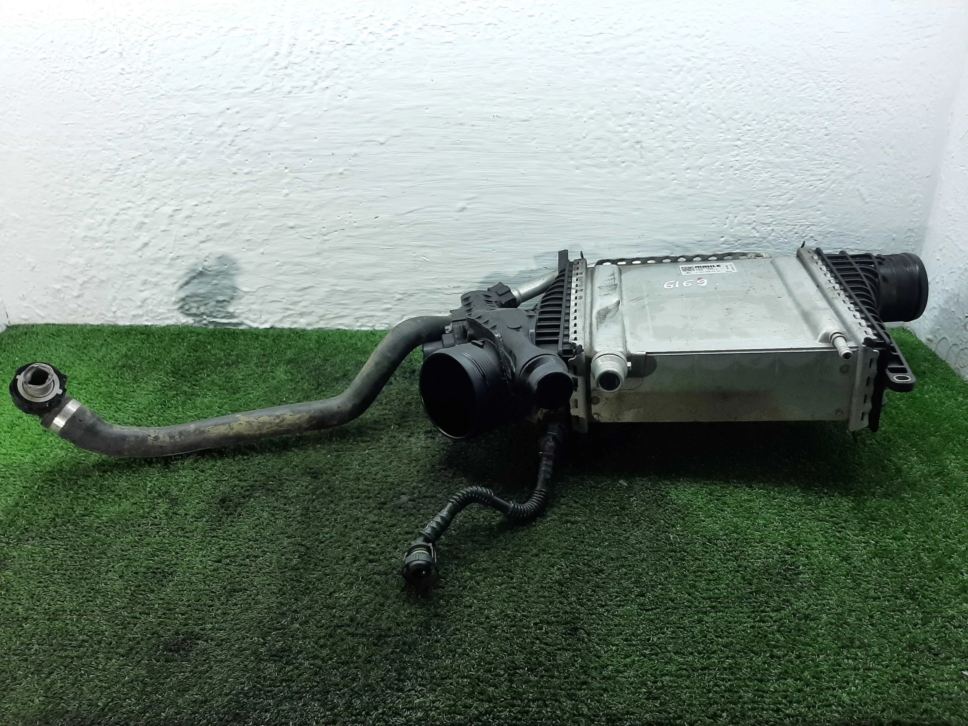 Радиатор интеркулера Mercedes GLC (X253) Рестайлинг 2019 - 2023 бензин 2.0 Автомат