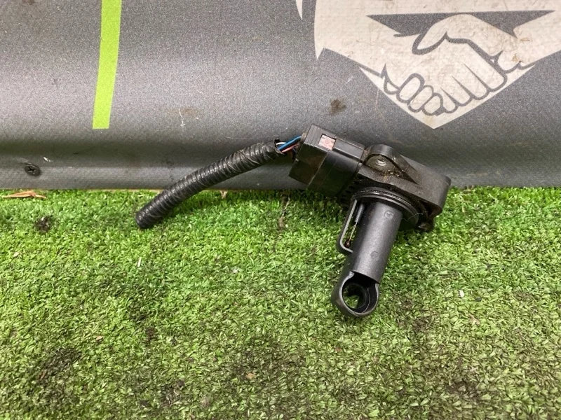 Датчик массового расхода воздуха Mazda Mazda6 2010 ZLY113215 GH L8