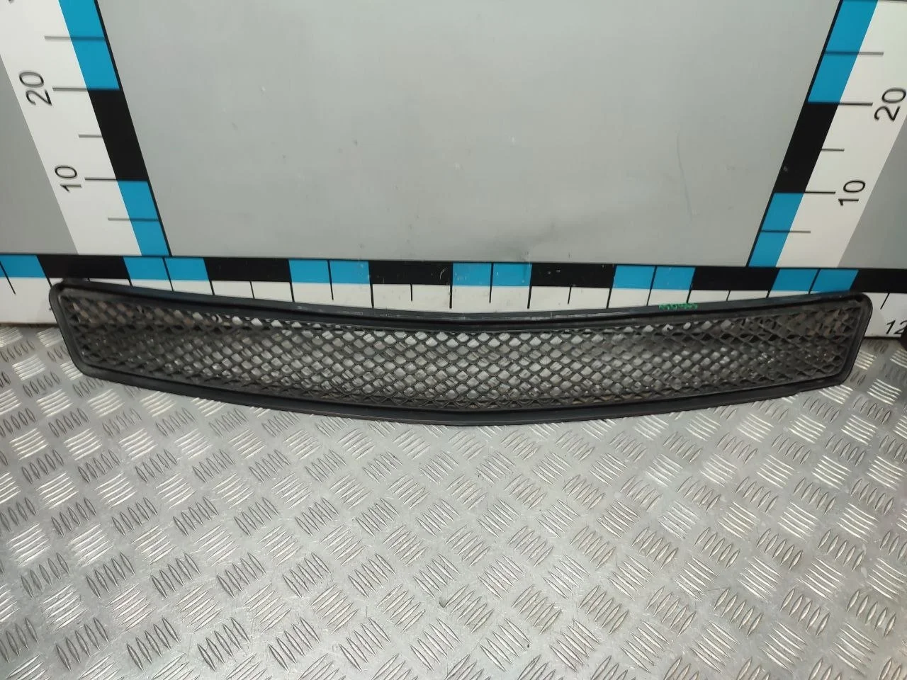 [Б/У] Решетка переднего бампера центральная [Код: 00686795 ]
