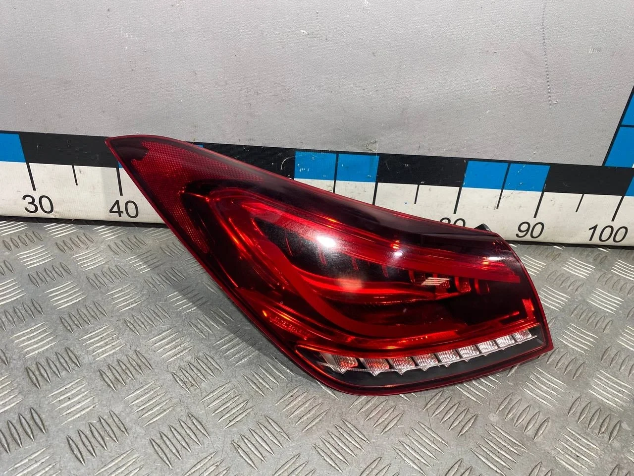 [Б/У] Фонарь задний наружный левый CLA [Код: 00676324 ]