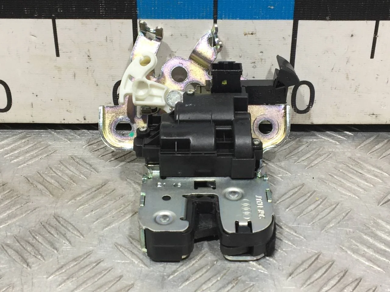 [Б/У] Замок багажника [Код: 00687826 ]