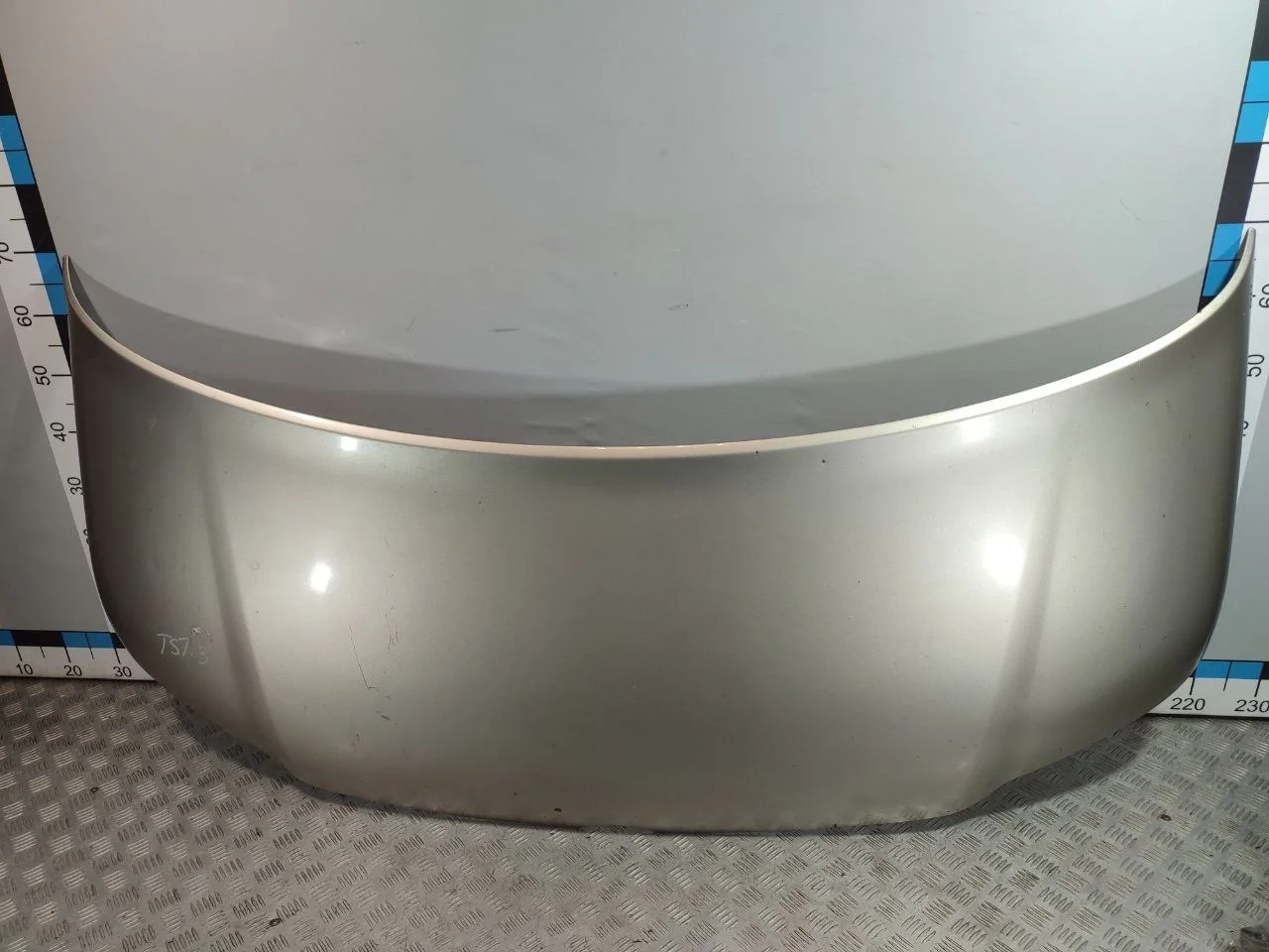 [Б/У] Капот VW Transporter T5 - Небольшие следы коррозии [Незначительные дефекты] [Код: 00686913 ]