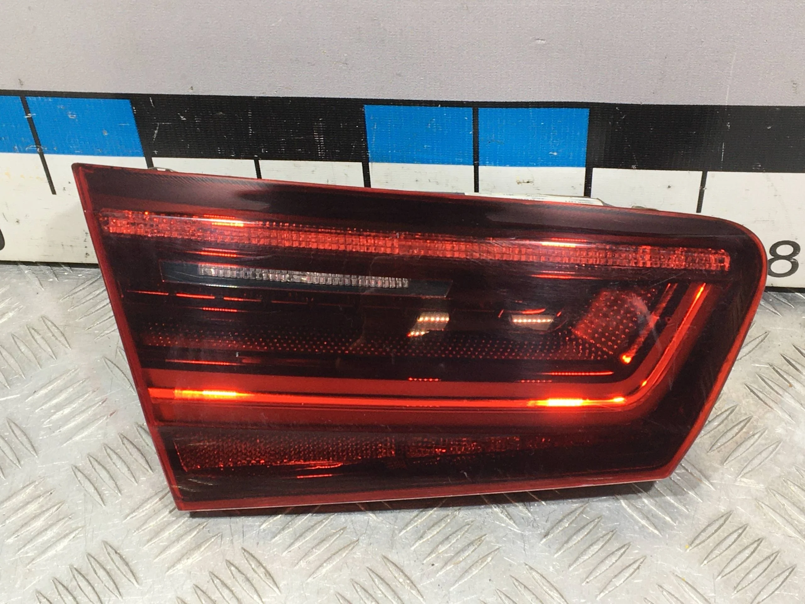 [Б/У] Фонарь задний внутренний левый Audi A6 [Код: 00687793 ]