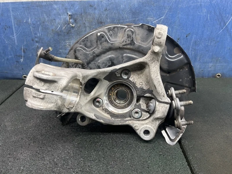 Кулак поворотный Volkswagen Tiguan 2018 5Q0407254A AD1 2.0TFSI CZPA, передний правый