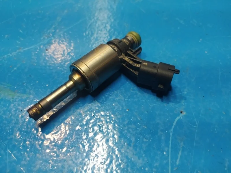 Форсунка топливная Volvo S60, XC60 2008-2016