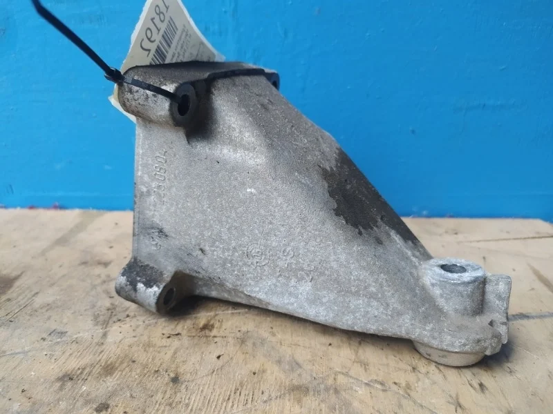 Кронштейн двигателя Mercedes-Benz -Class 2000-2008 W203