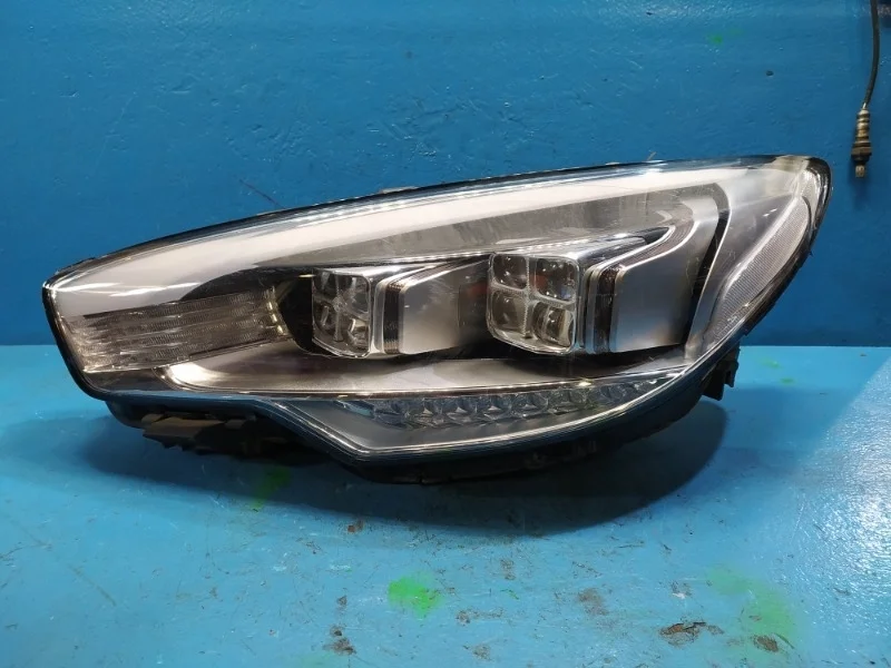 Фара Kia Quoris 2012-2014