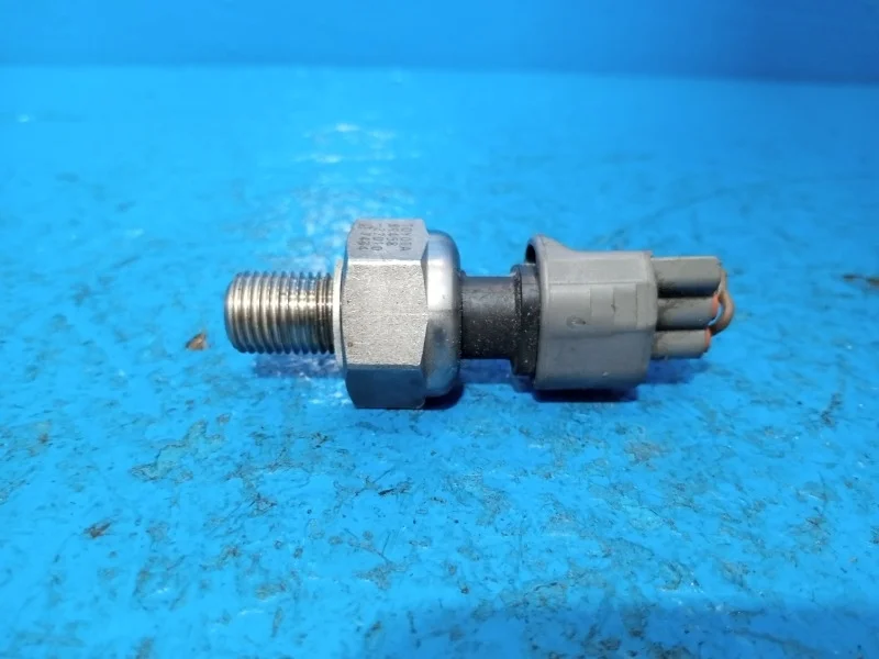 Датчик давления топлива Toyota Avensis, Corolla, Crown, Noah, RAV4, Voxy 1999-2005