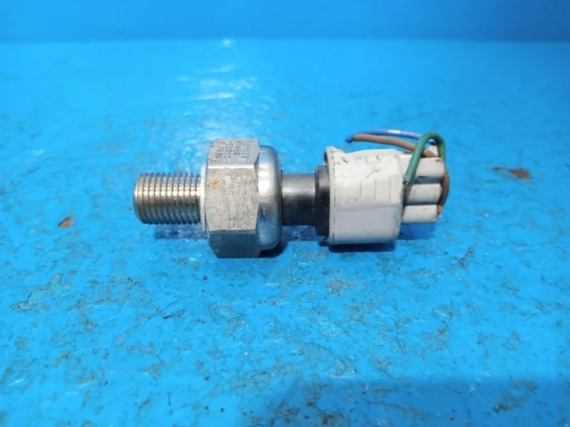 Датчик давления топлива Toyota Avensis, Corolla, Crown, Noah, RAV4, Voxy 1999-2005