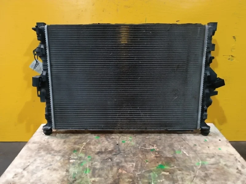 Радиатор охлаждения двигателя Volvo S60 2010-2013