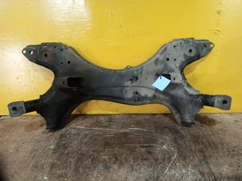 Подрамник Toyota RAV4 XA20 2000-2005