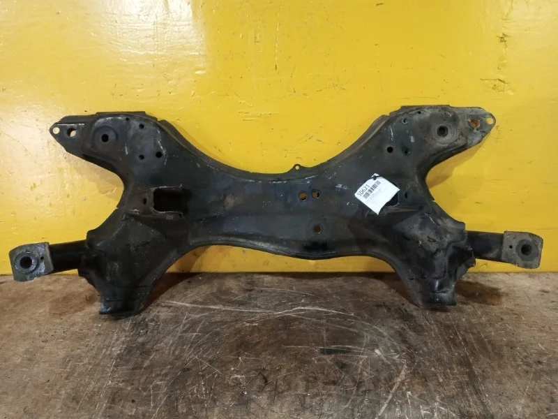 Подрамник Toyota RAV4 XA20 2000-2005
