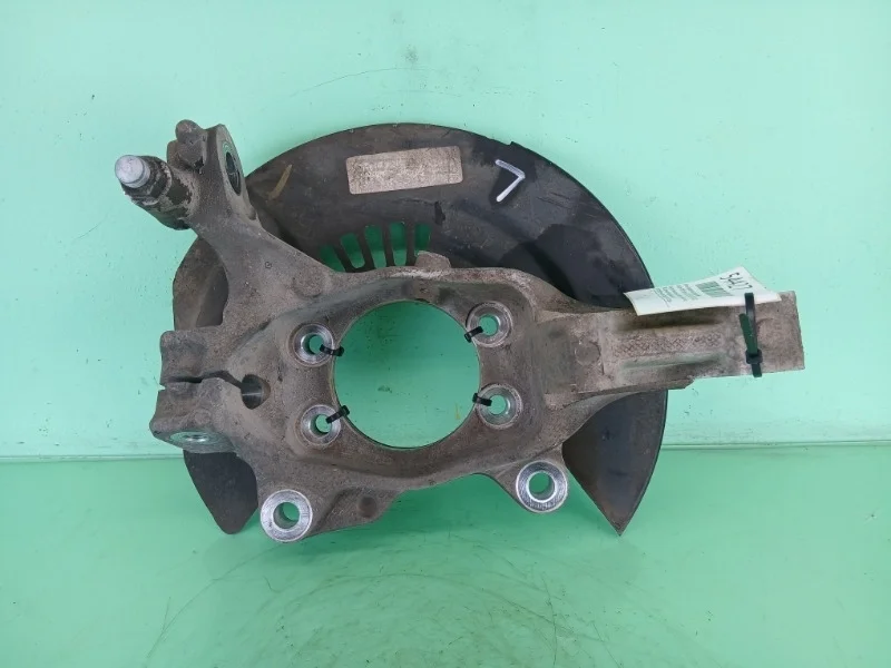 Кулак поворотный Nissan Pathfinder 2012-2020