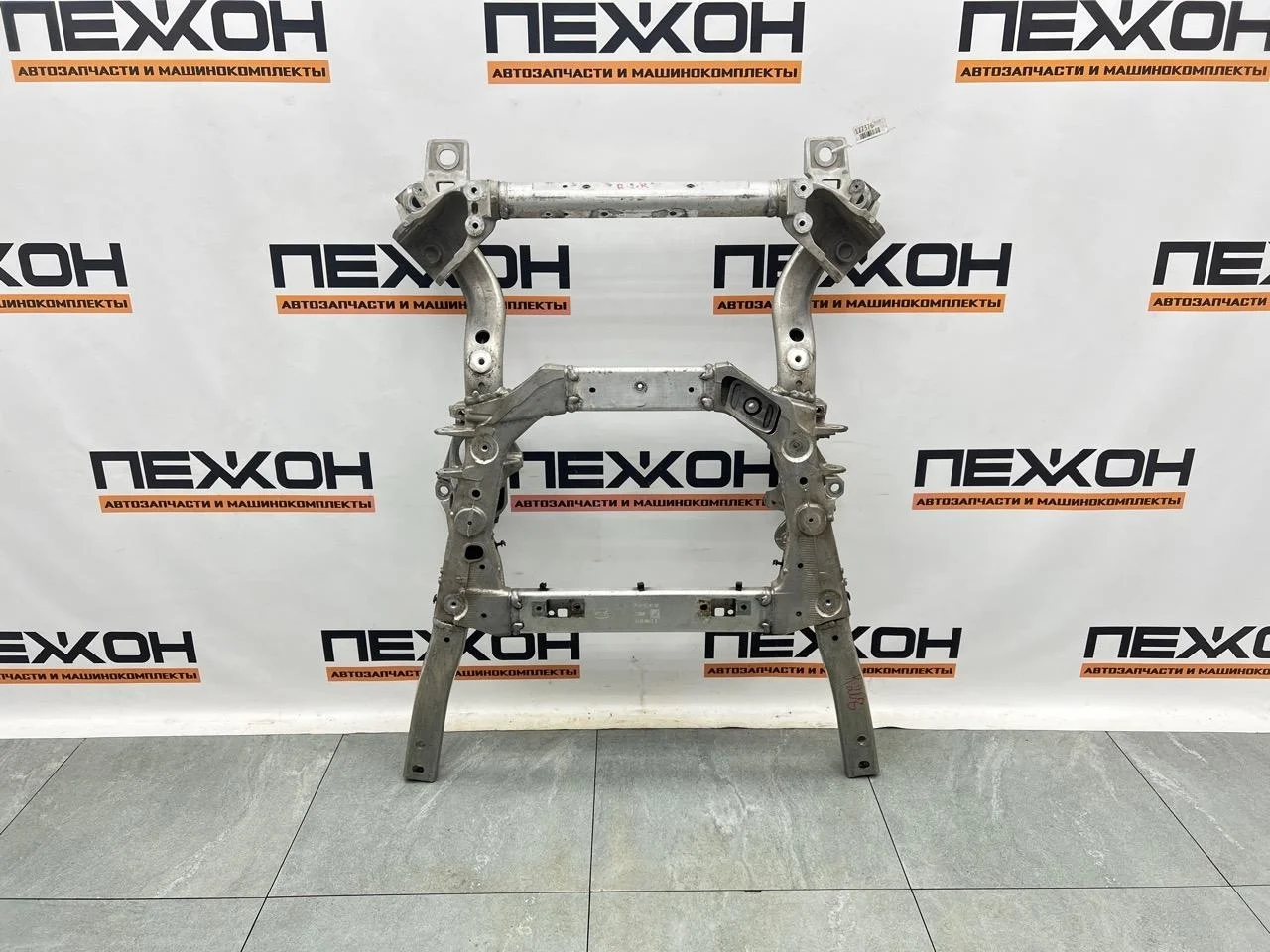 Подрамник LAND ROVER Range Rover Sport 2016 LR085157 L494 3.0 306DT, передний