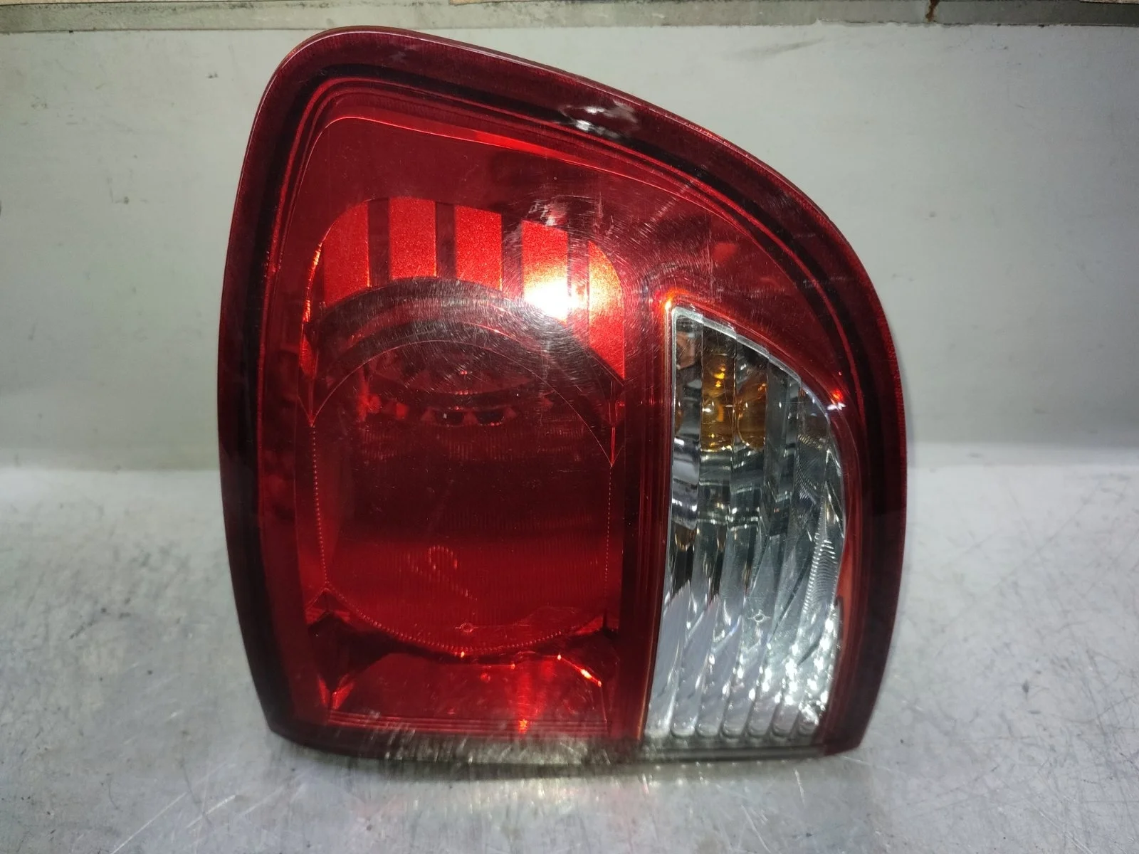 Фонарь SsangYong Kyron 2009 D130