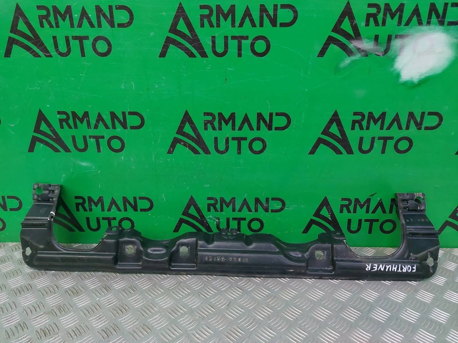 Кронштейн бампера нижний Toyota Fortuner 2015-нв