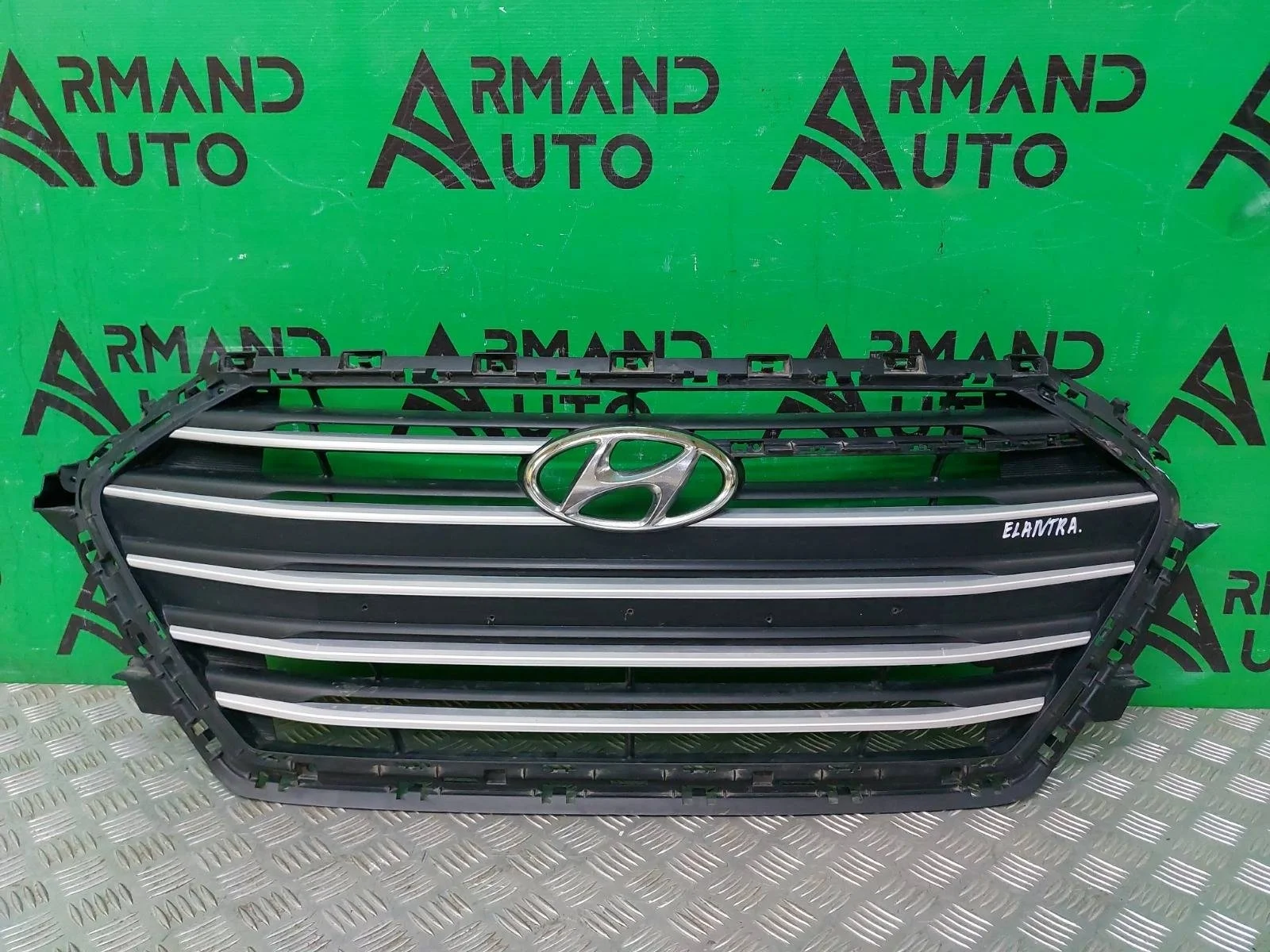 Решетка радиатора Hyundai Elantra 2015-2019 6 AD