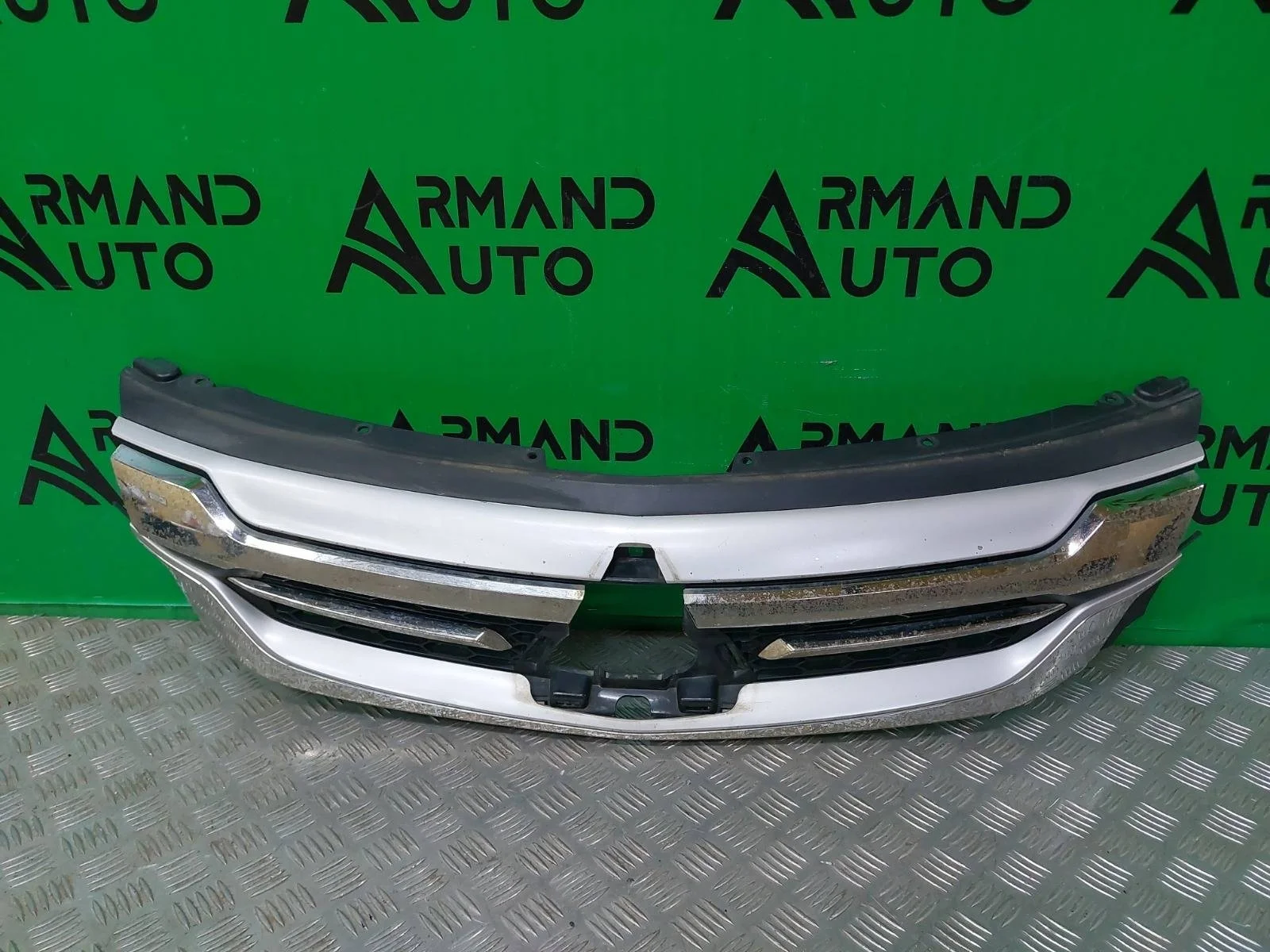 Решетка радиатора Mitsubishi Pajero Sport 2015-2021 3