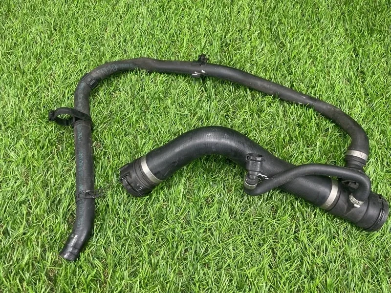 Патрубок системы охлаждения BMW 3 2012 17127596837 F30 N20B20, правый