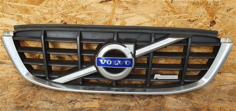 Решетка радиатора Volvo XC60 2011 31290999 D5244T10