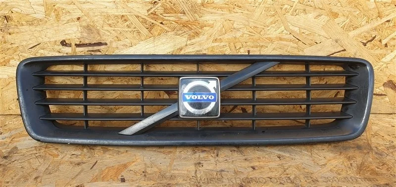 Решетка радиатора Volvo C30 2008 30657194