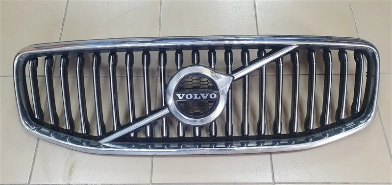 Решетка радиатора Volvo XC60 2018 31479495