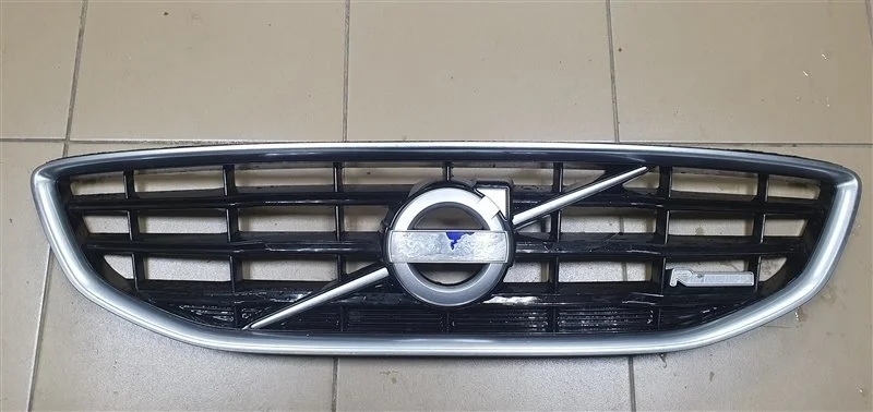 Решетка радиатора Volvo V40 2013 31283762