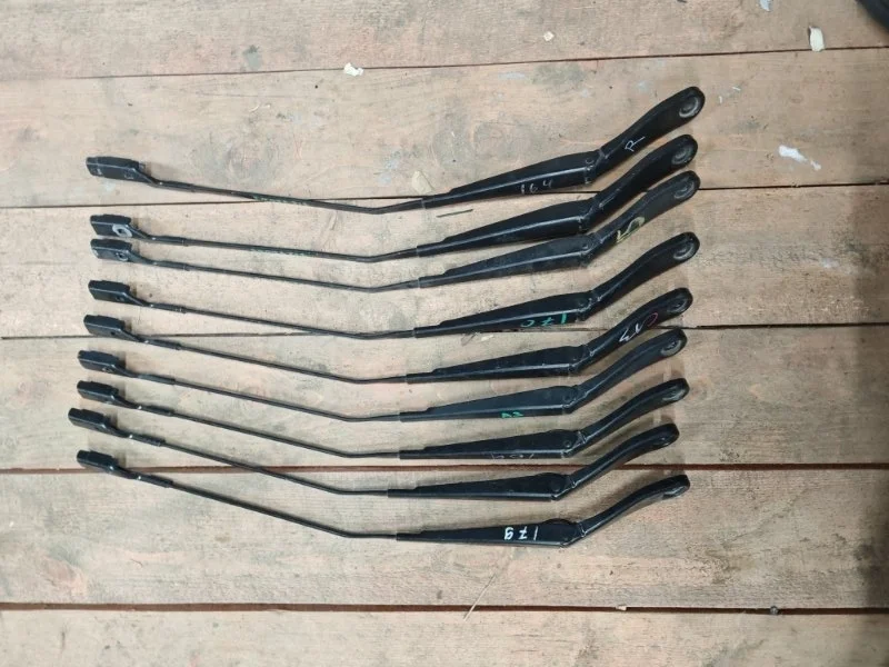 Поводок стеклоочистителя Volvo XC70 31276003, правый