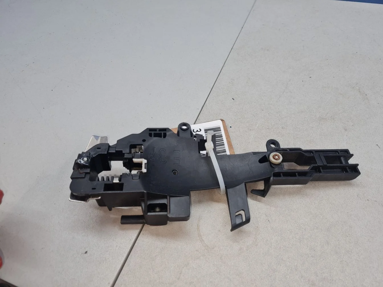 Кронштейн ручки двери левой для BMW 1 E81 E87 2004-2014