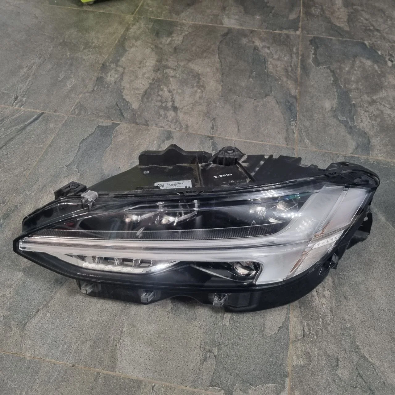 Фара левая Volvo S90L LED