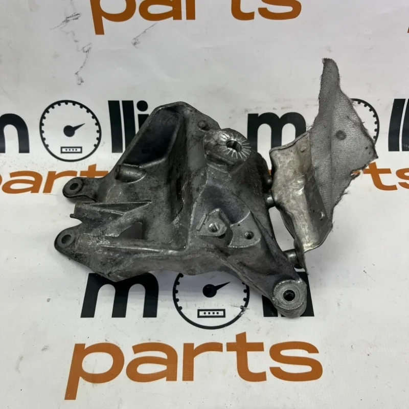 Кронштейн двигателя Volkswagen Touareg 2020 3