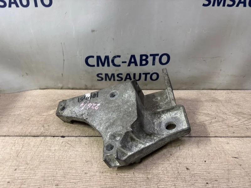 Кронштейн ДВС Volvo XC70 30793311 ХС70 3.2