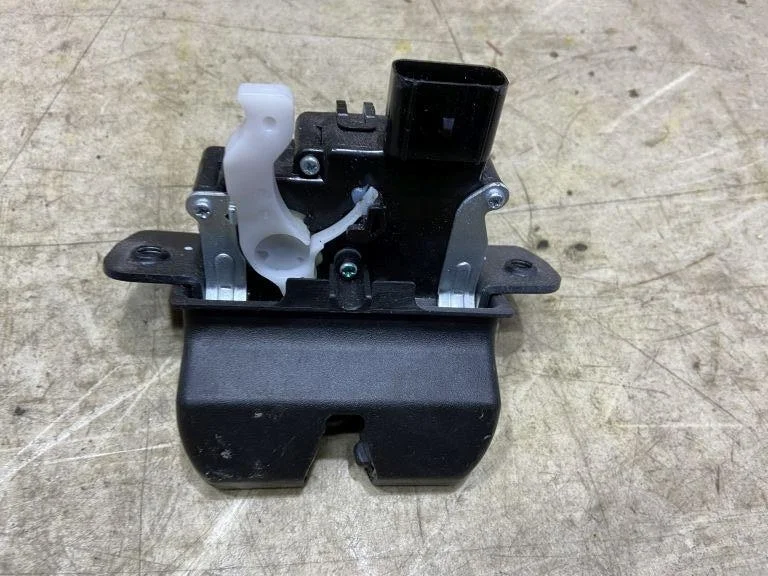 Замок крышки багажника Kia Sportage 4 QL 2016