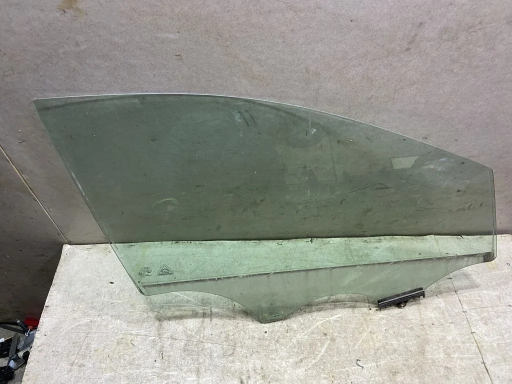 Стекло переднее правое Kia Sportage 4 2015