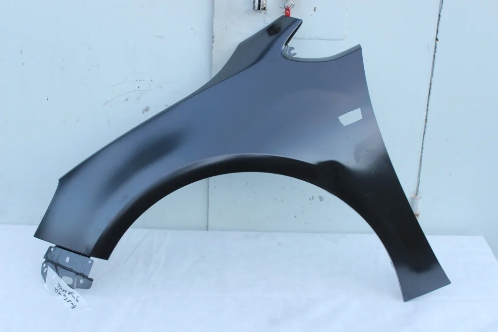 Крыло переднее левое вмятина Opel Astra J GTC