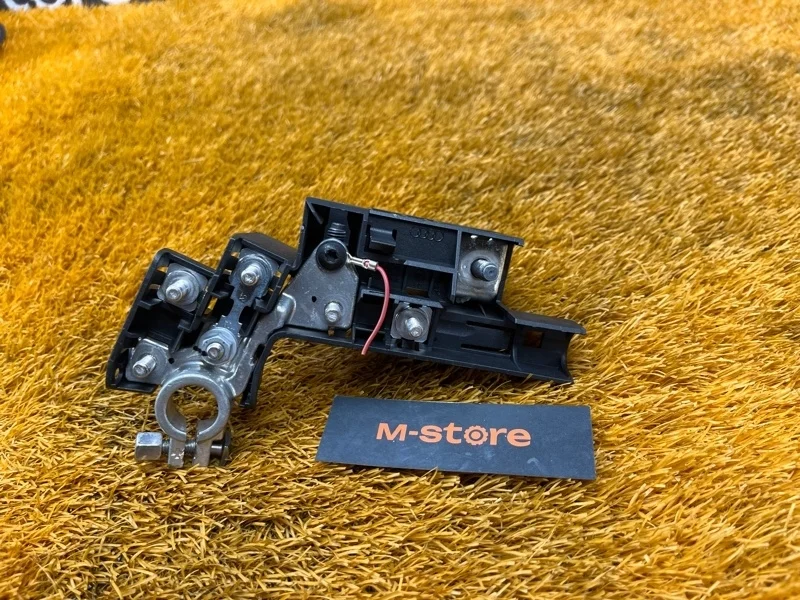 Клемма плюсовая Audi A4 2013 8J0915459 B8/8K CDNB