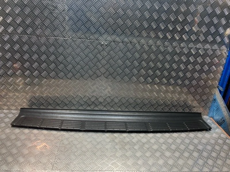 Накладка заднего бампера TOYOTA Land Cruiser 2015 5216260040 URJ200 1VD-FTV 4.5