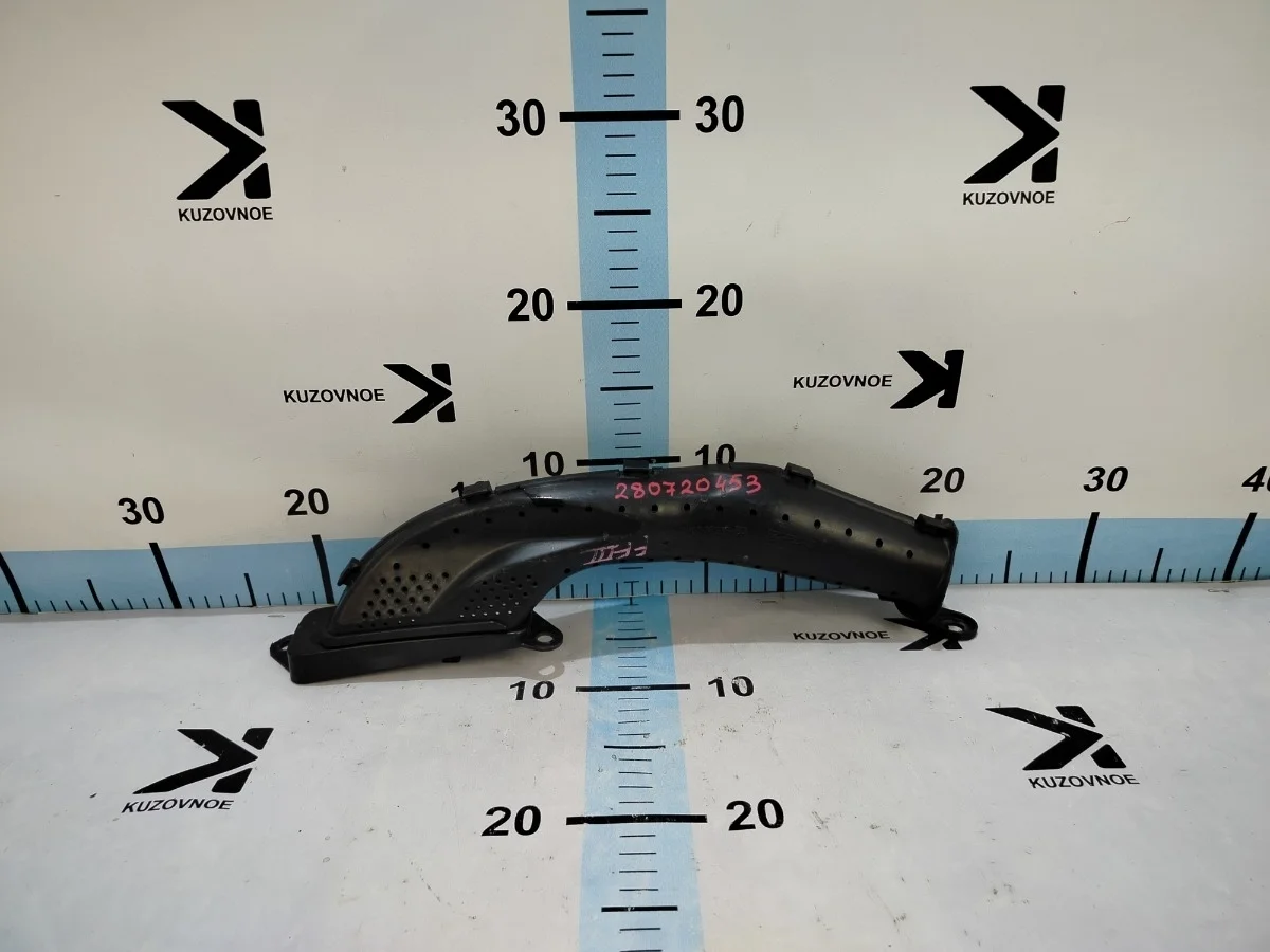 Патрубок воздушного фильтра (гофра воздуховода) Ford Focus 2015 CB8