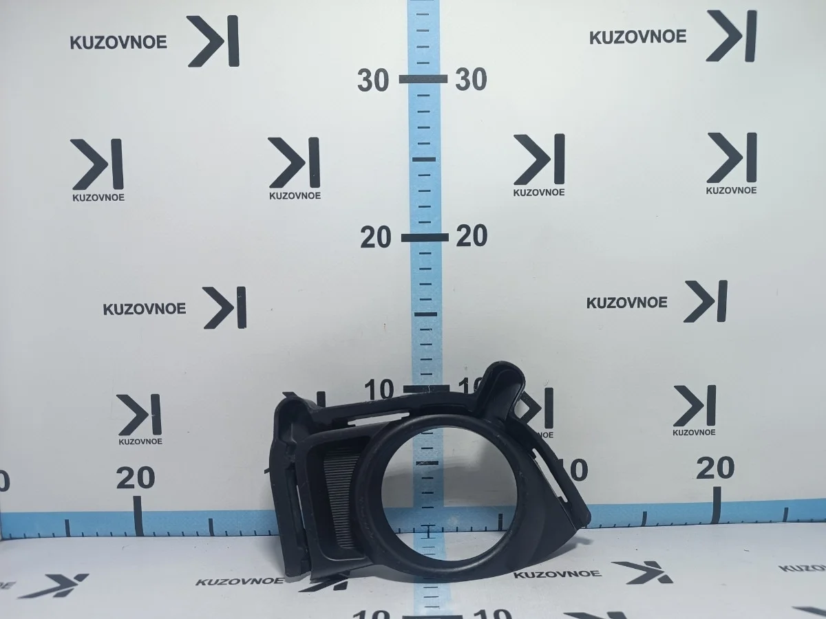 Оправа противотуманной фары Toyota Highlander 2013-2019 XU50