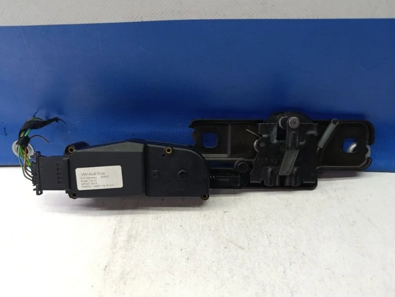 Замок крышки багажника Audi Q5 2012 4F9827383E 8R 3.0 CTVA