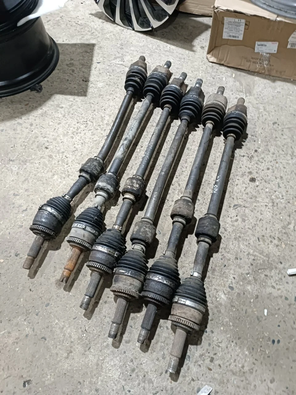 Привод колеса Hyundai Solaris 2014 495011R000, передний правый