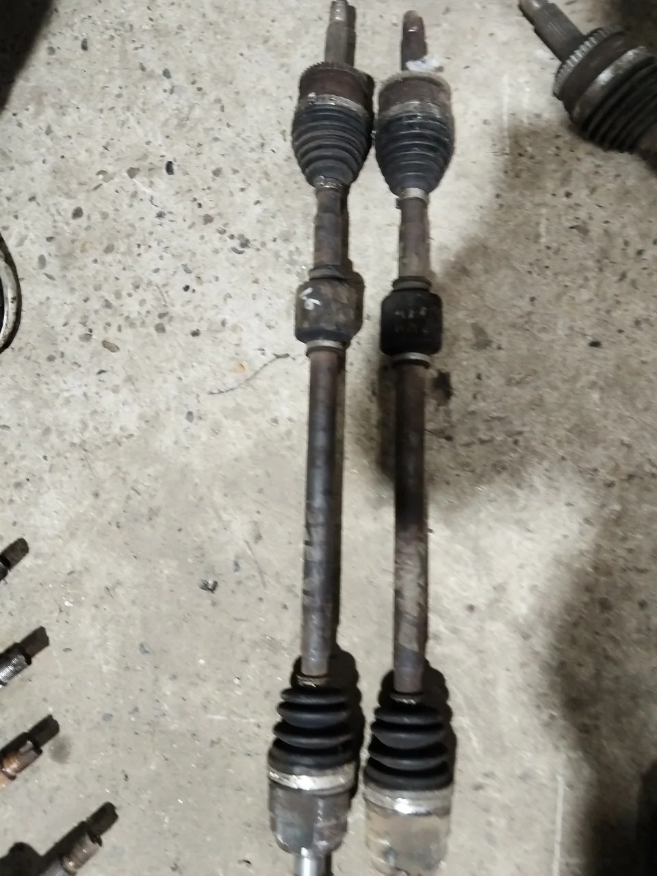 Привод колеса Hyundai Solaris 495011R100, передний правый