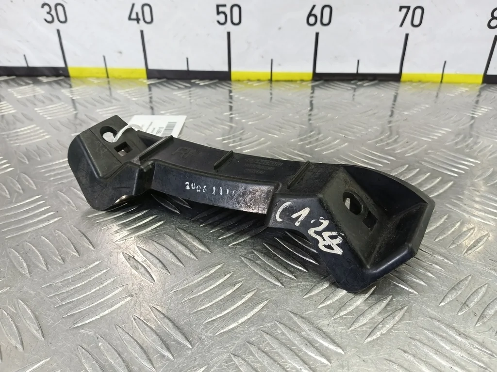 Кронштейн бампера передний Kia Ceed ED (2006—2010)