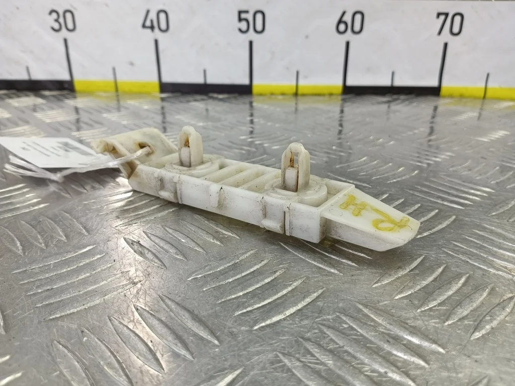 Кронштейн бампера передний SUZUKI Grand Vitara II