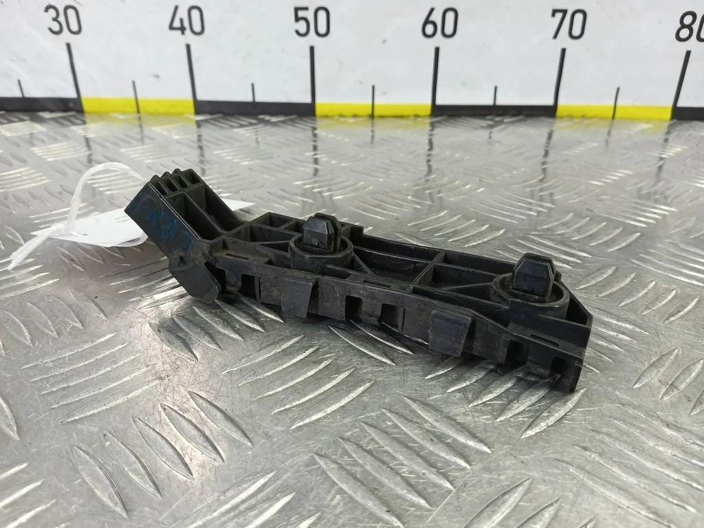 Кронштейн бампера передний HONDA CR-V III (2006—2