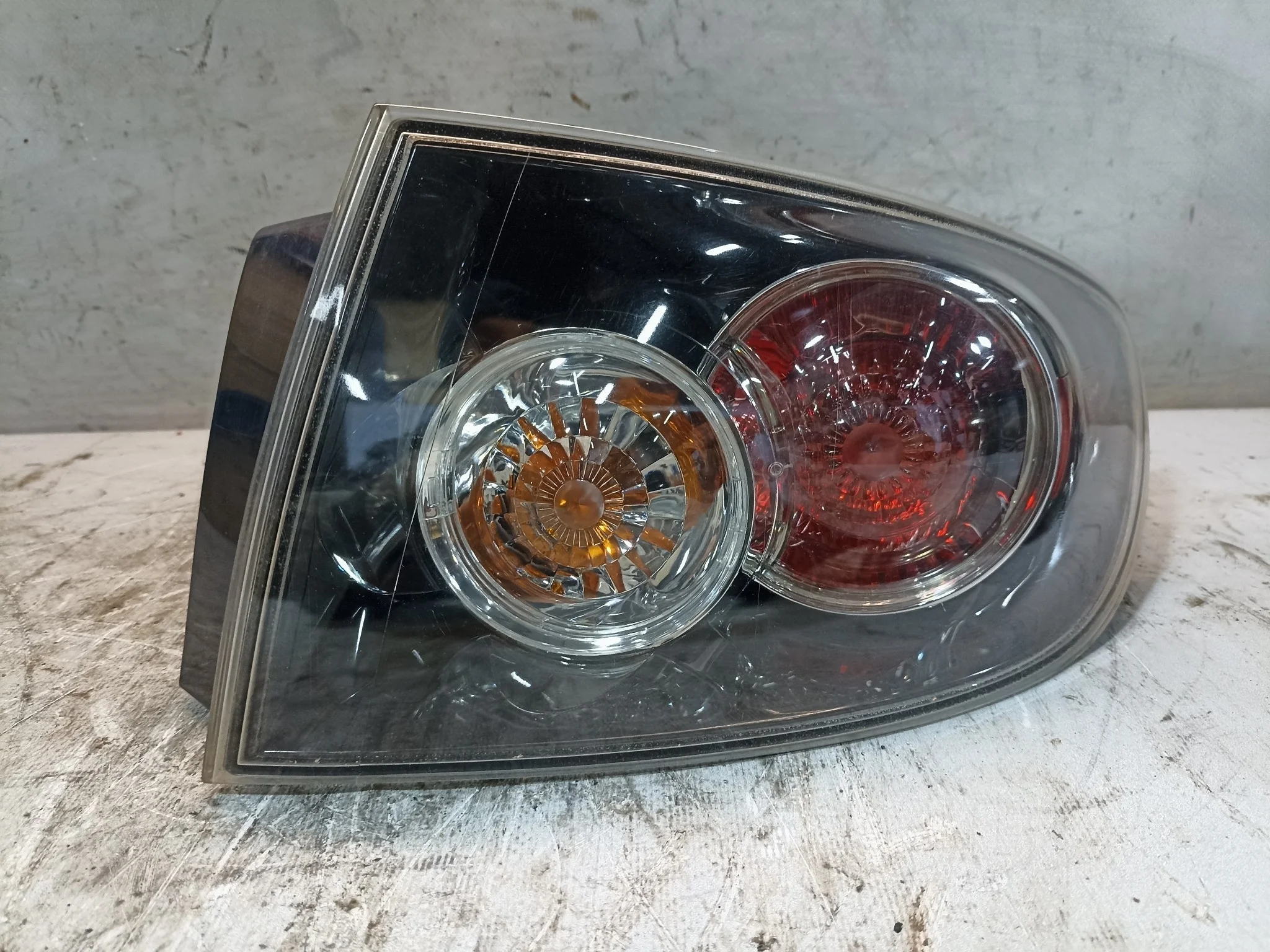 ФОНАРЬ MAZDA ПРАВО BR5H51150C QA6510