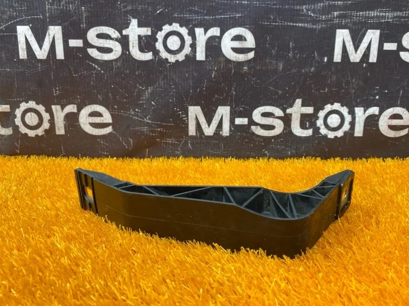 Кронштейн радиатора Audi Q3 2012 8U0805528 8U CPS, правый