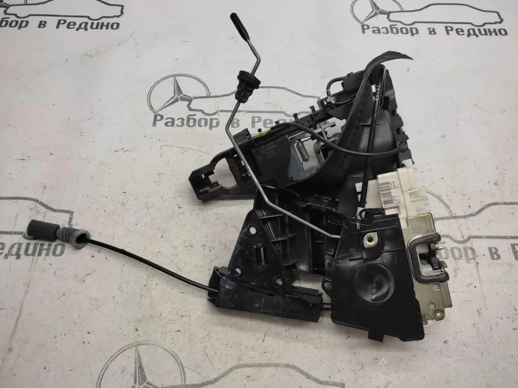 Замок двери передней правой Mercedes-Benz