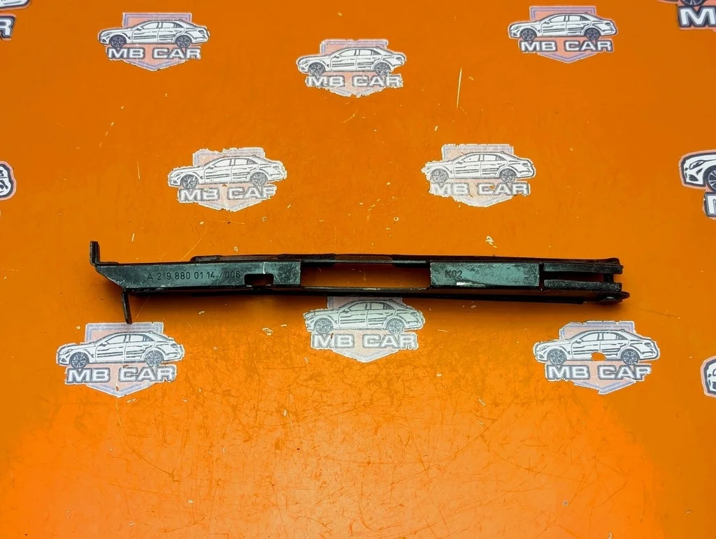 Кронштейн крепления бампера Mercedes-Benz