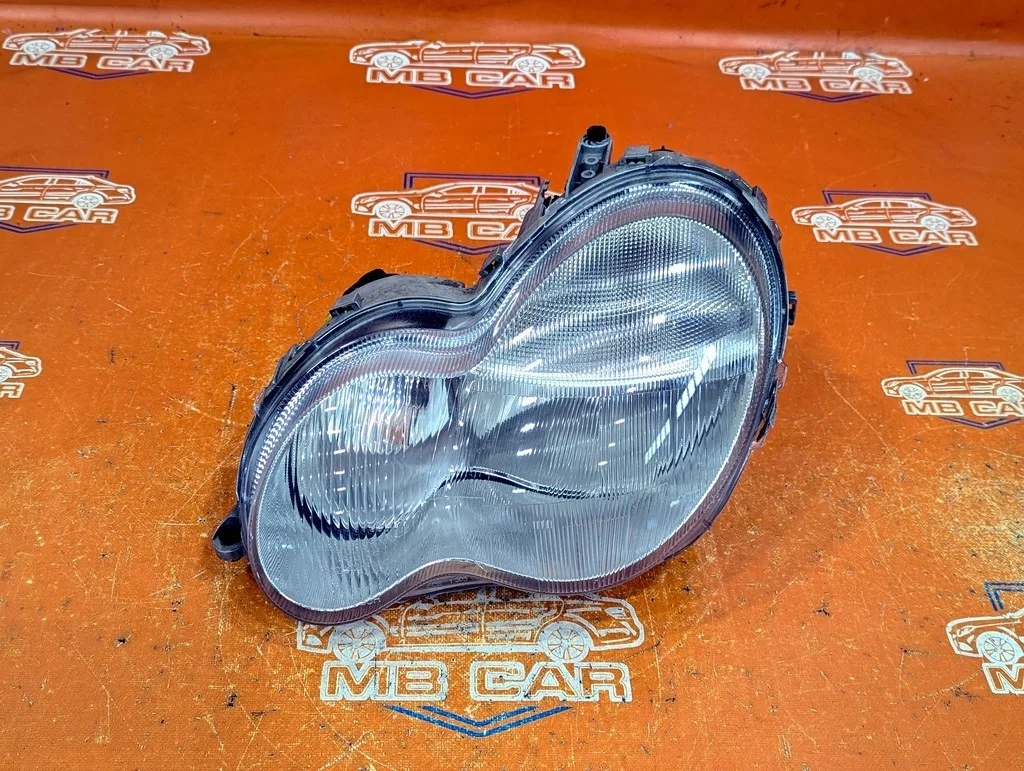 Фара левая Mercedes-Benz